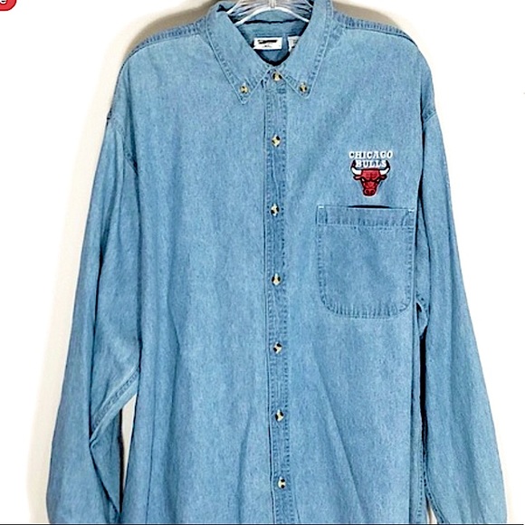 VTG Chicago Bulls Embroidered Logo Light Wash Button Down Shirt Men's XL - Picture 4 of 8